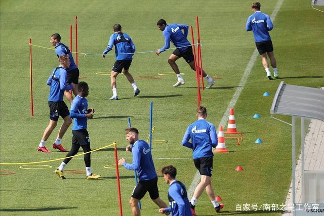 切尔西与青训守门员桑兹续约至2029年，外借至第六级联赛